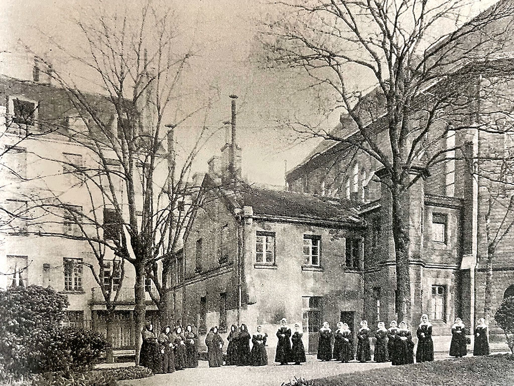 7 The Infant Jesus Mother House on the Rue Saint Maur